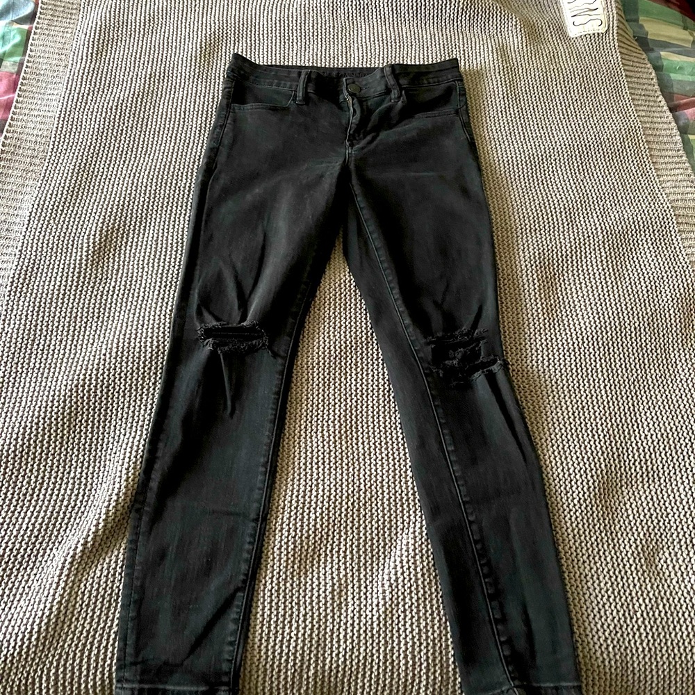 American Eagle size 8 women’s black jeans.